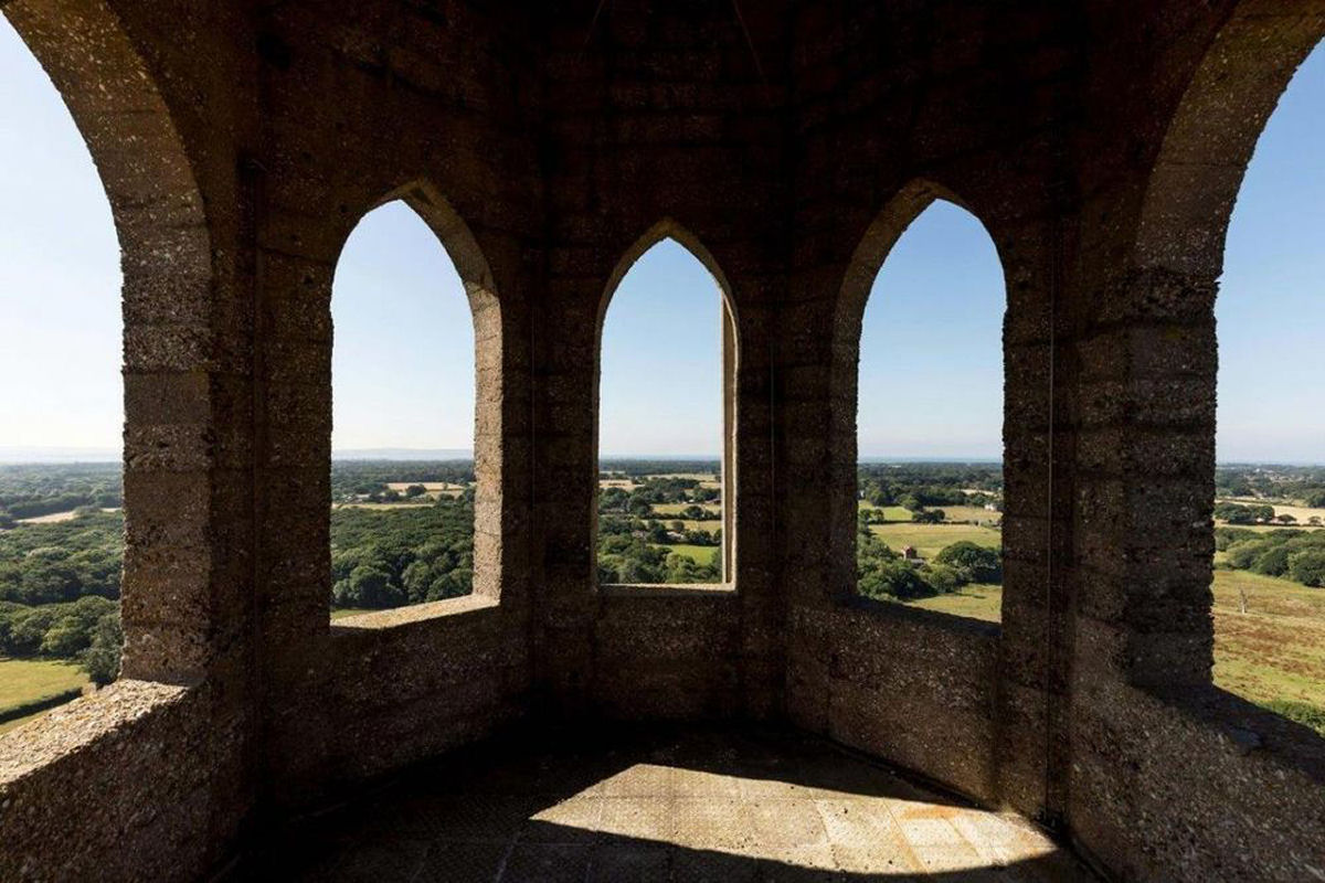 A Torre Sway  a mais alta torre autoportante do mundo com 14 andares
