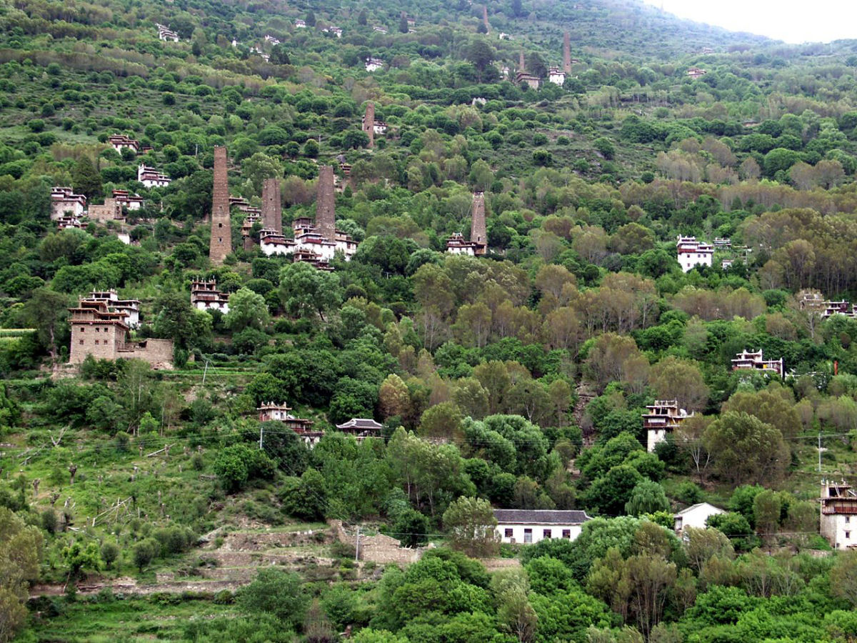 As incrveis torres milenares do Himalaia que ningum sabe quem construiu e para qu