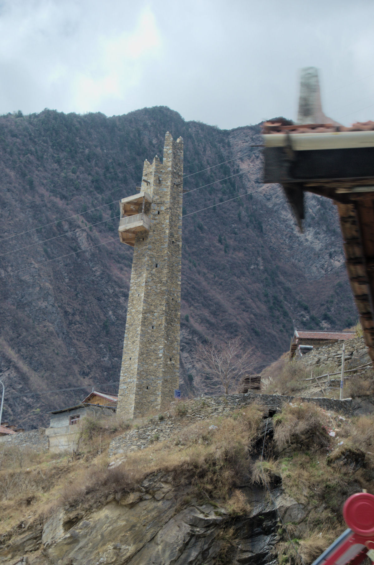 As incrveis torres milenares do Himalaia que ningum sabe quem construiu e para qu