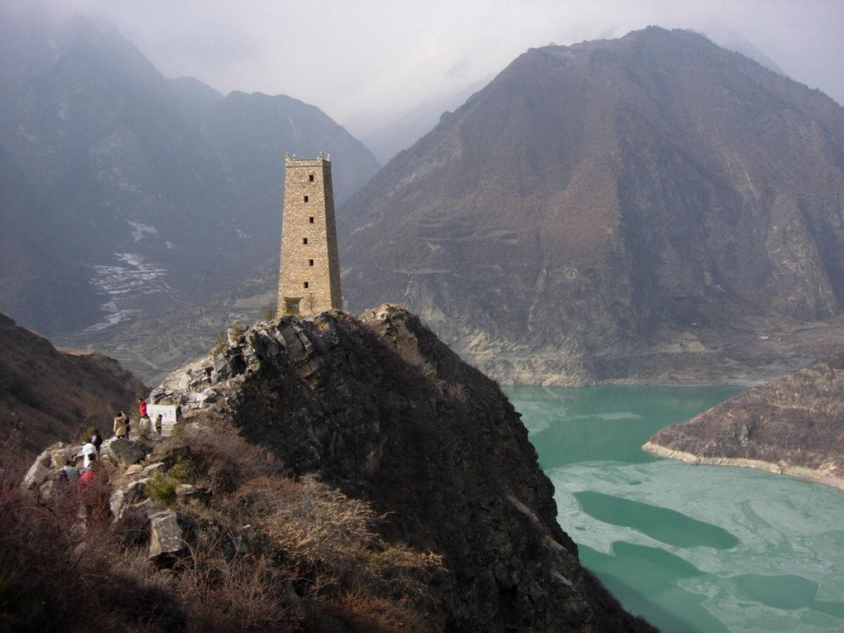 As incrveis torres milenares do Himalaia que ningum sabe quem construiu e para qu