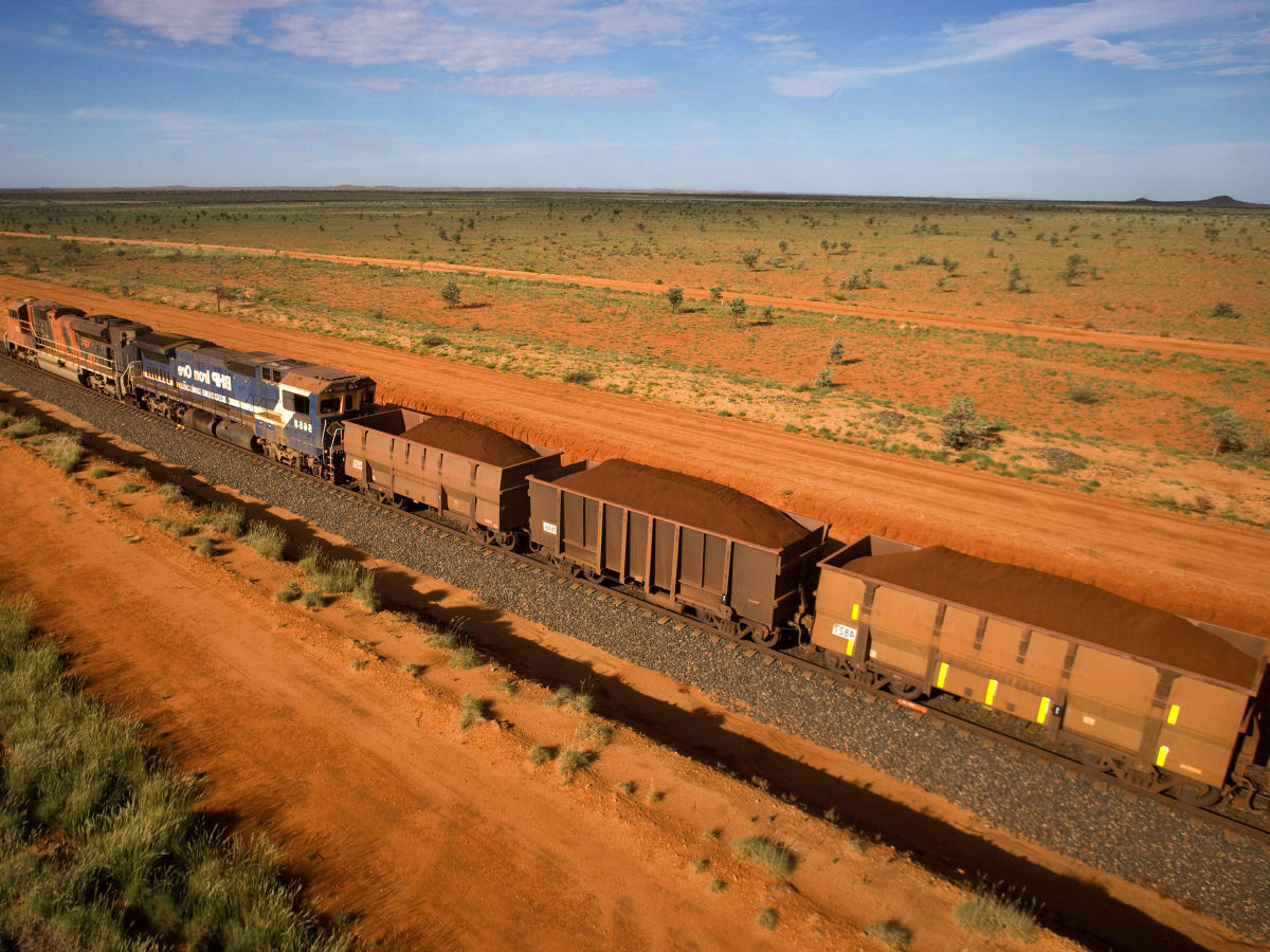 Trem australiano percorreu mais de 92 quilmetros sem maquinista at ser descarrilado propositalmente