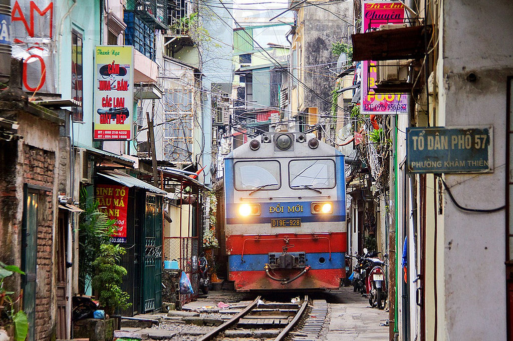 Os trens do quintal de Hanói 01