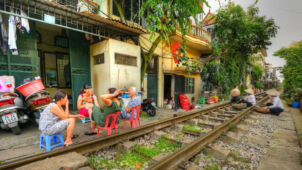 Os trens do quintal de Hanói 09