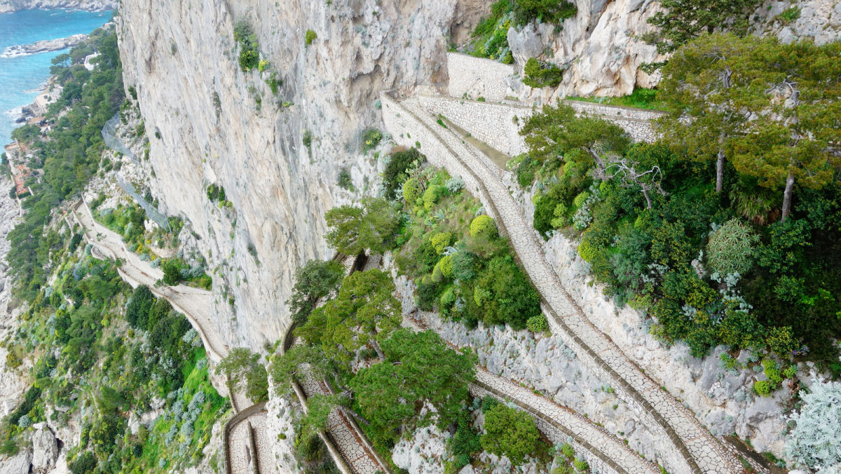 Via Krupp da Ilha de Capri, uma trilha em ziguezague que  uma obra de arte 06