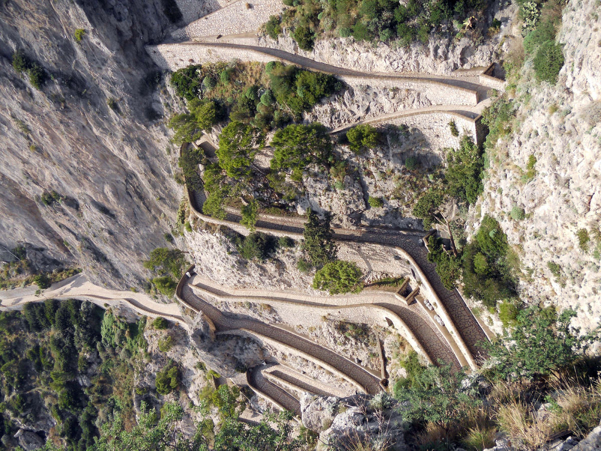 Via Krupp da Ilha de Capri, uma trilha em ziguezague que  uma obra de arte 07