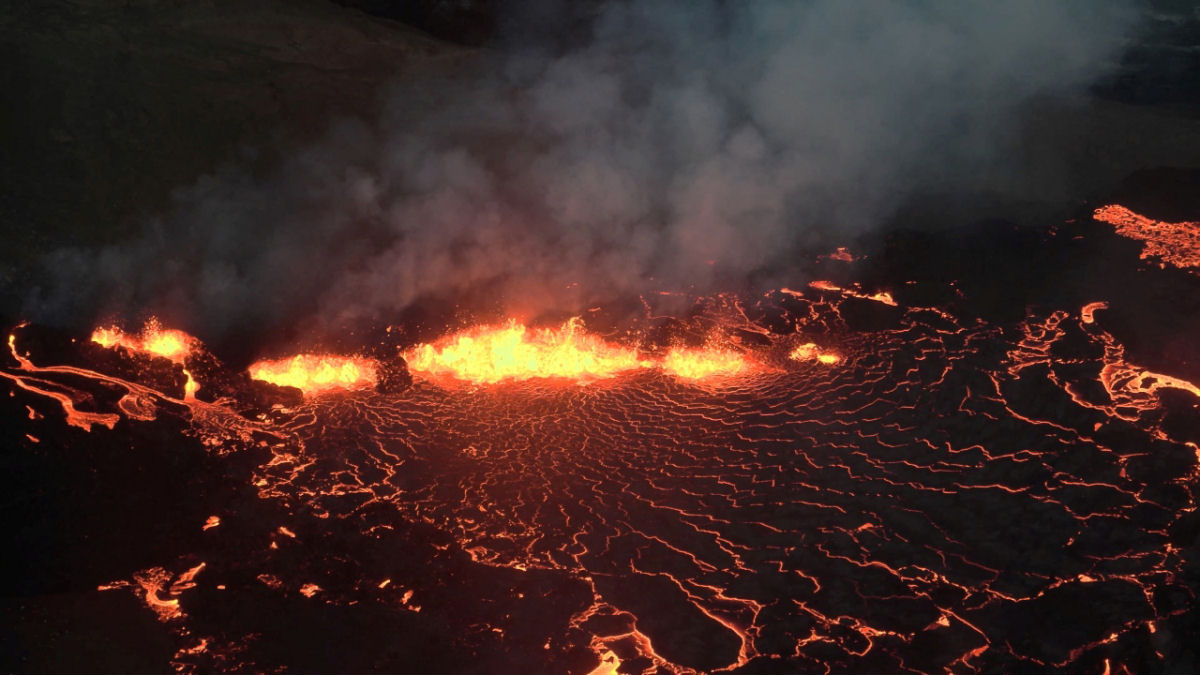 Trs turistas ficam feridos perto de erupo vulcnica na Islndia