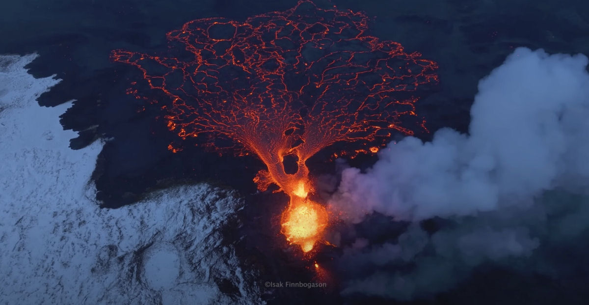 Espetaculares imagens de drone registram uma 'nova' erupo vulcnica na Islndia