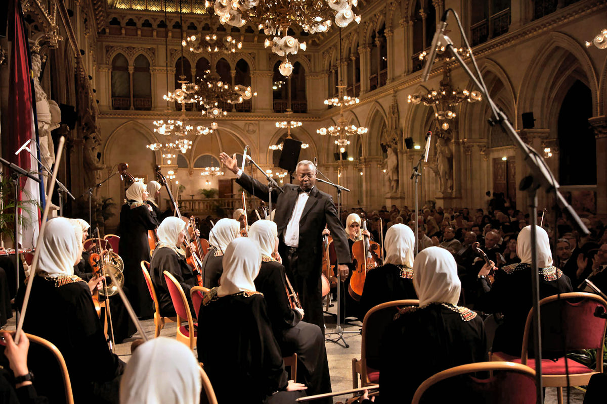 Al Nour Wal Amal: Uma orquestra feminina egpcia composta de mulheres cegas