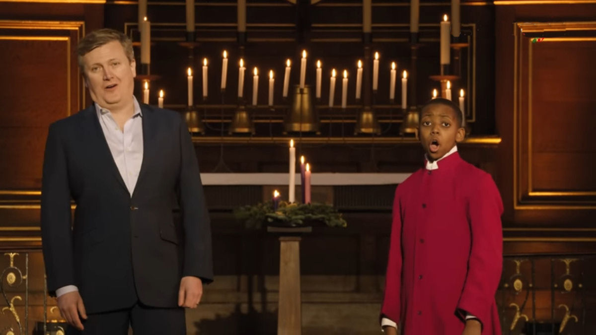 Veja a nota aguda insana de um cantor de 12 anos, neste dueto de 'O Holy Night'