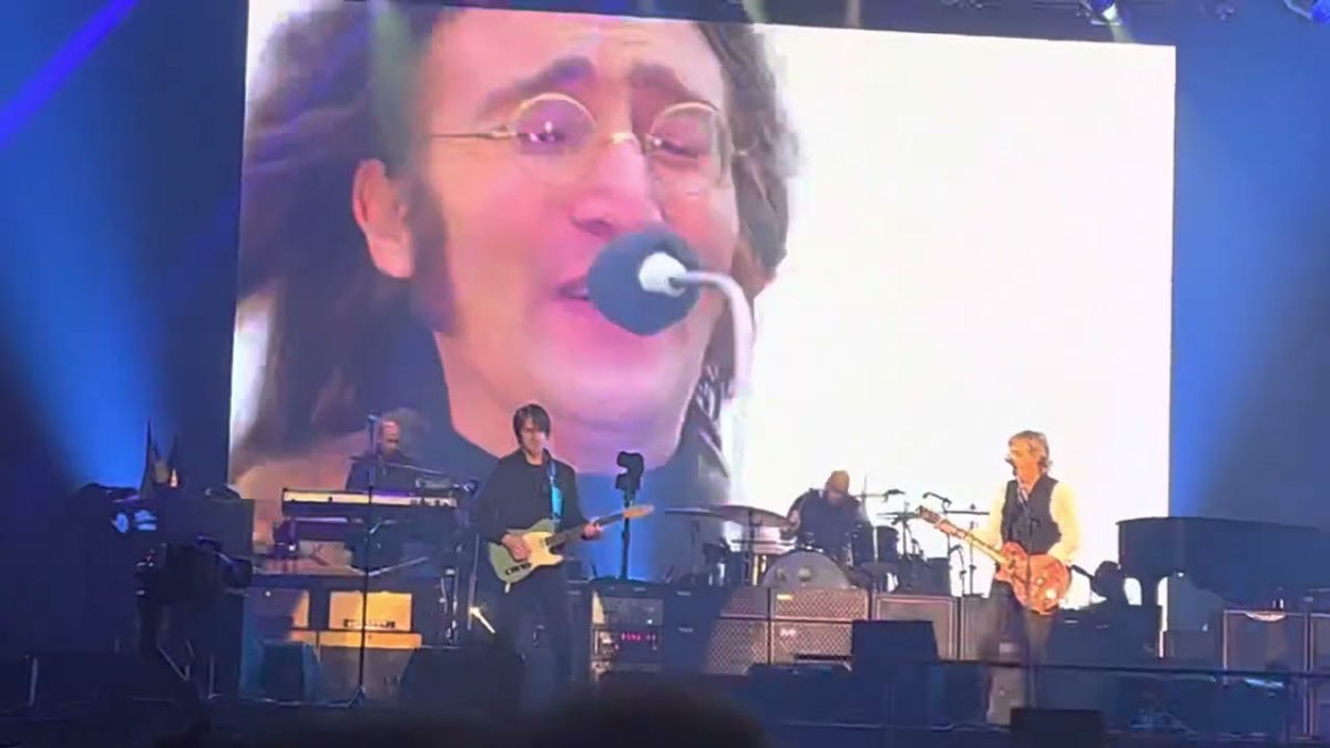 Glastonbury 2022: veja o dueto virtual de Paul McCartney com John Lennon