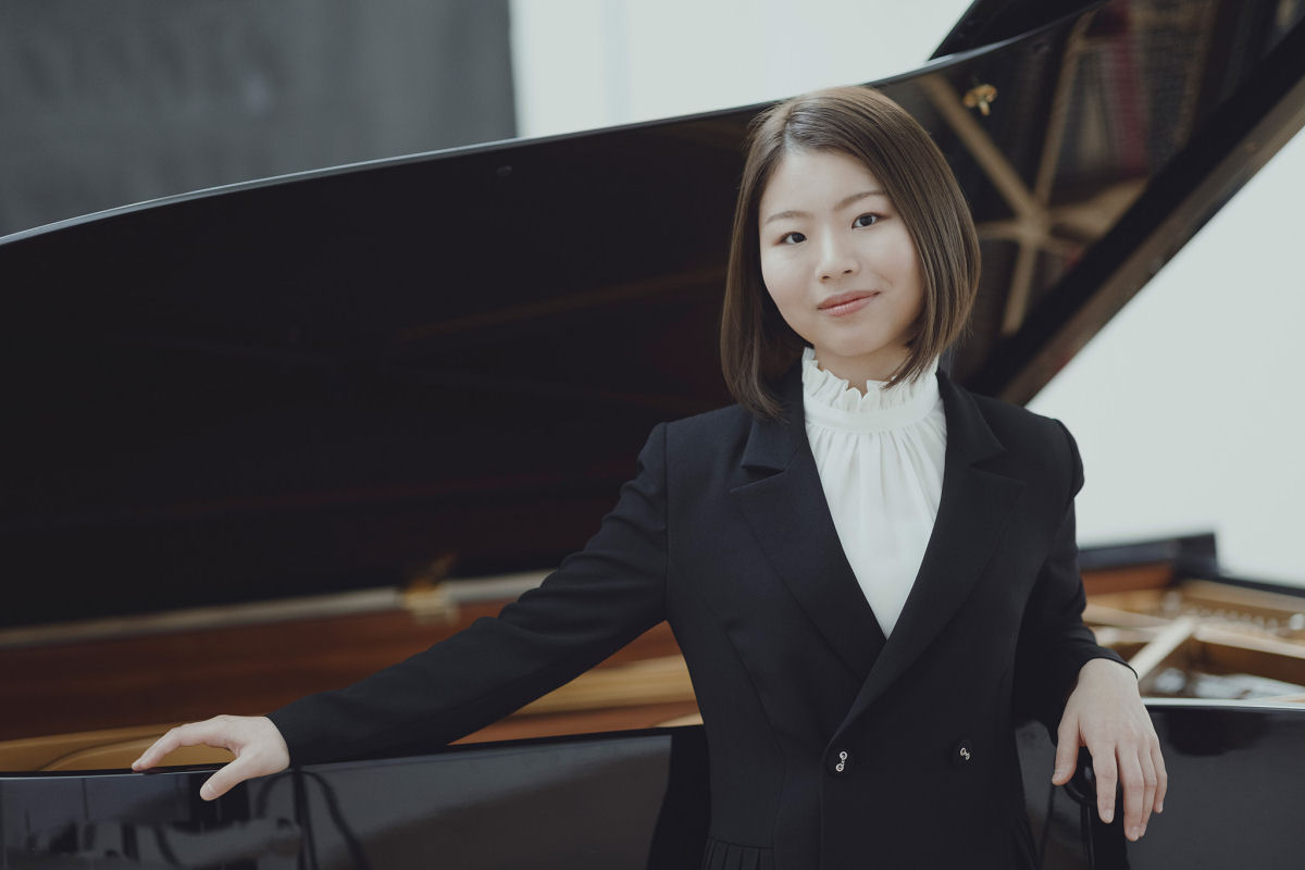 Jovem pianista se emociona ao interpretar prel�dio de Chopin de 200 anos