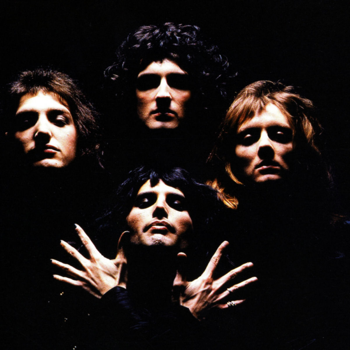 A história por trás da icônica capa do álbum 'Queen II' 04