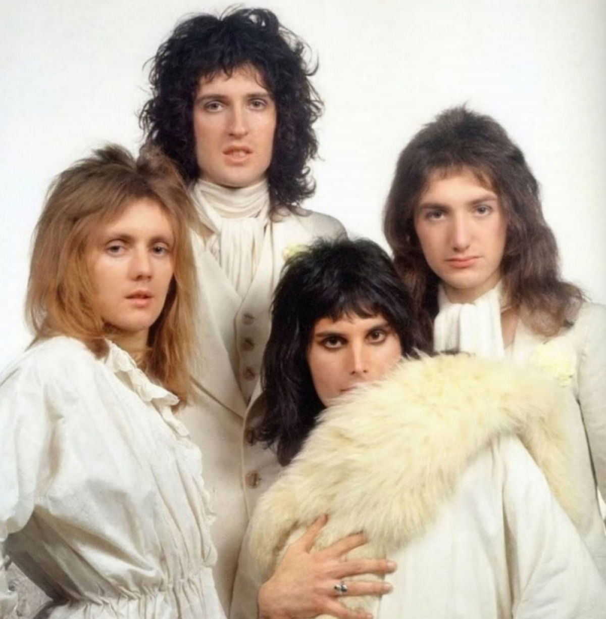 A história por trás da icônica capa do álbum 'Queen II' 09