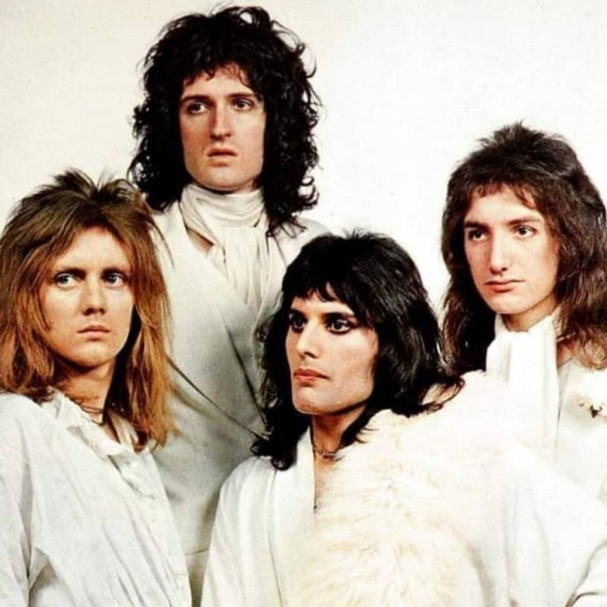 A história por trás da icônica capa do álbum 'Queen II' 10