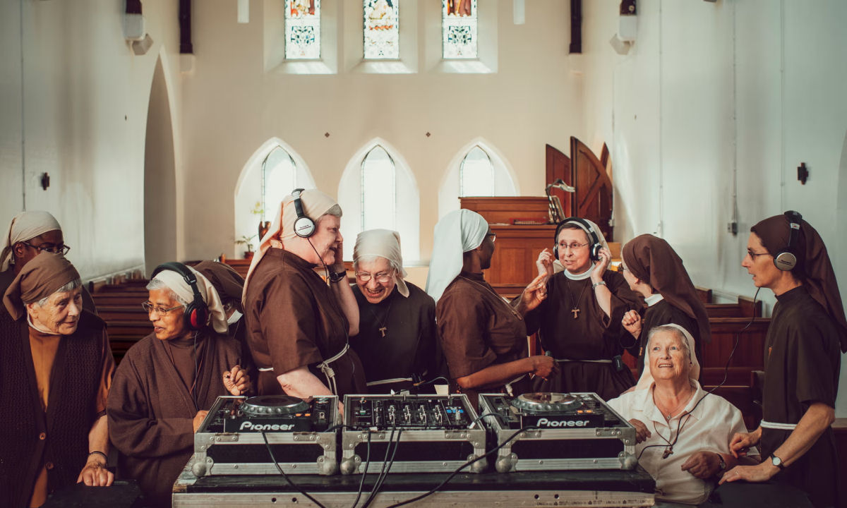Descubra as freiras cantoras que transformaram hinos latinos medievais em sucessos modernos