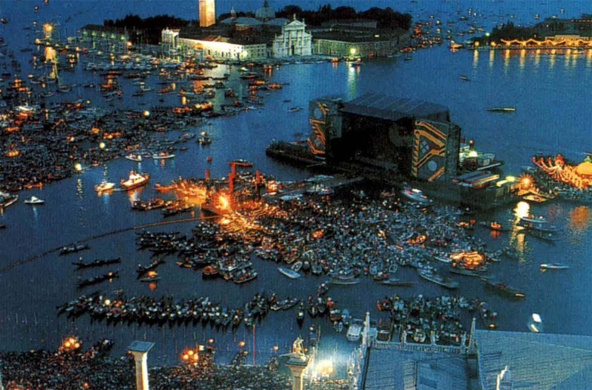 Fotos do icônico show flutuante do Pink Floyd em Veneza que forçou o conselho da cidade a renunciar