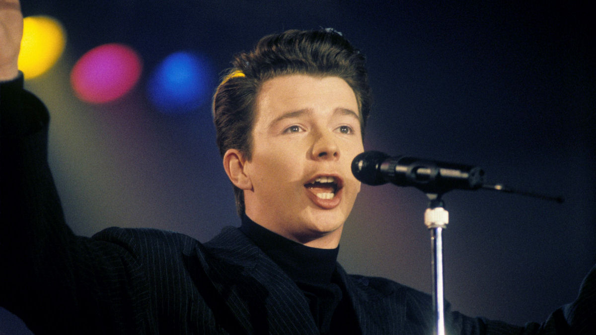 Como a icnica cano de Rick Astley 'Never Gonna Give You Up' se tornou o infame meme 'Rickrolling'?