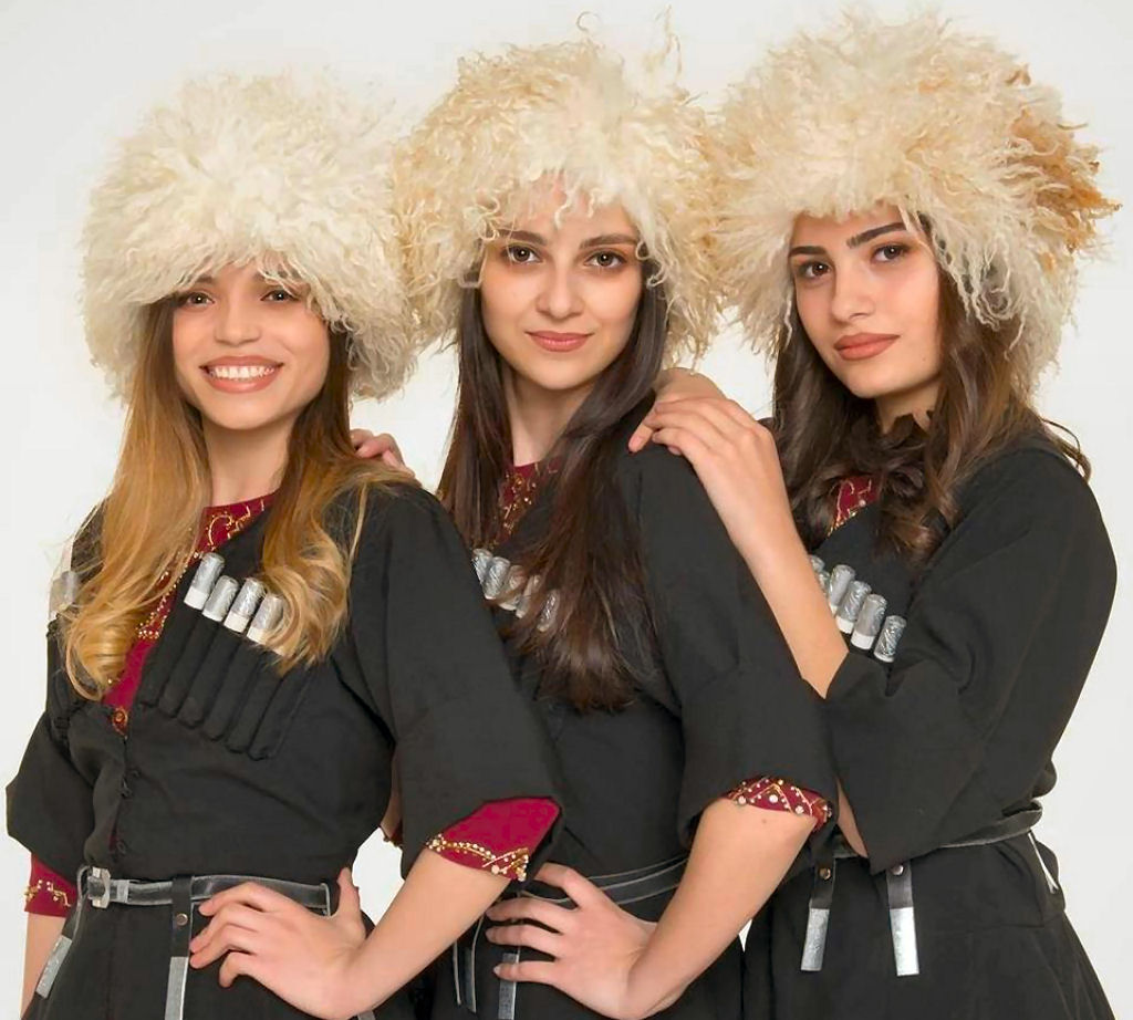 O trio georgiano que é a verdadeira acepção de 'tanto faz'