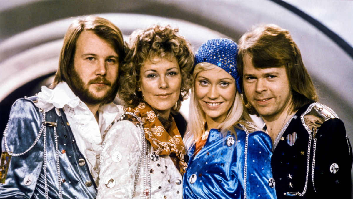 O lendário grupo ABBA volta ao palco após uma pausa de 39 anos