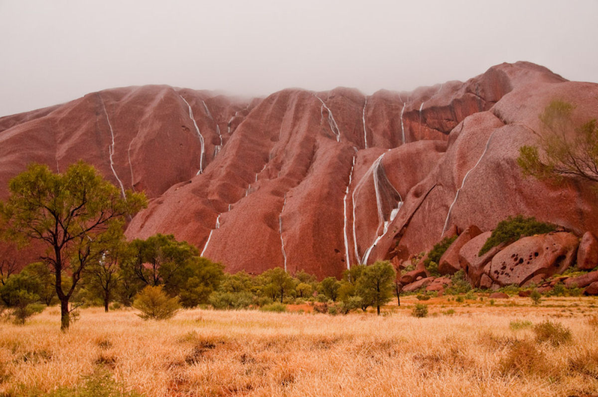 Maravilhas da Natureza - Cachoeiras em Uluru: uma visão de rara beleza 01