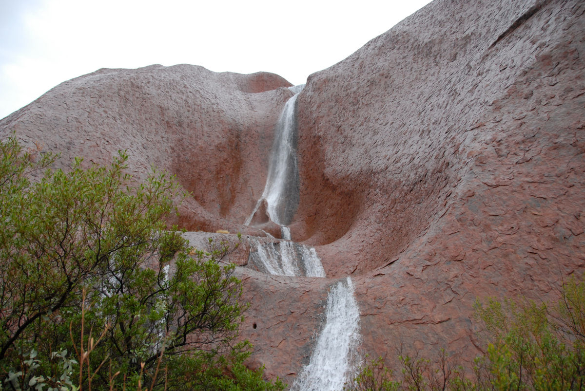 Maravilhas da Natureza - Cachoeiras em Uluru: uma visão de rara beleza 07