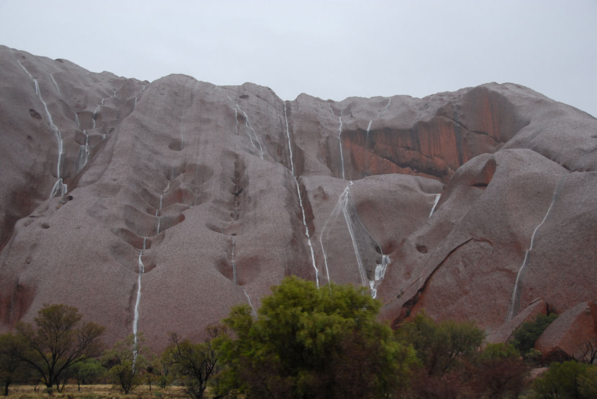 Maravilhas da Natureza - Cachoeiras em Uluru: uma visão de rara beleza 09