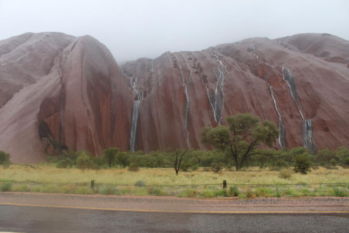 Maravilhas da Natureza - Cachoeiras em Uluru: uma visão de rara beleza 12