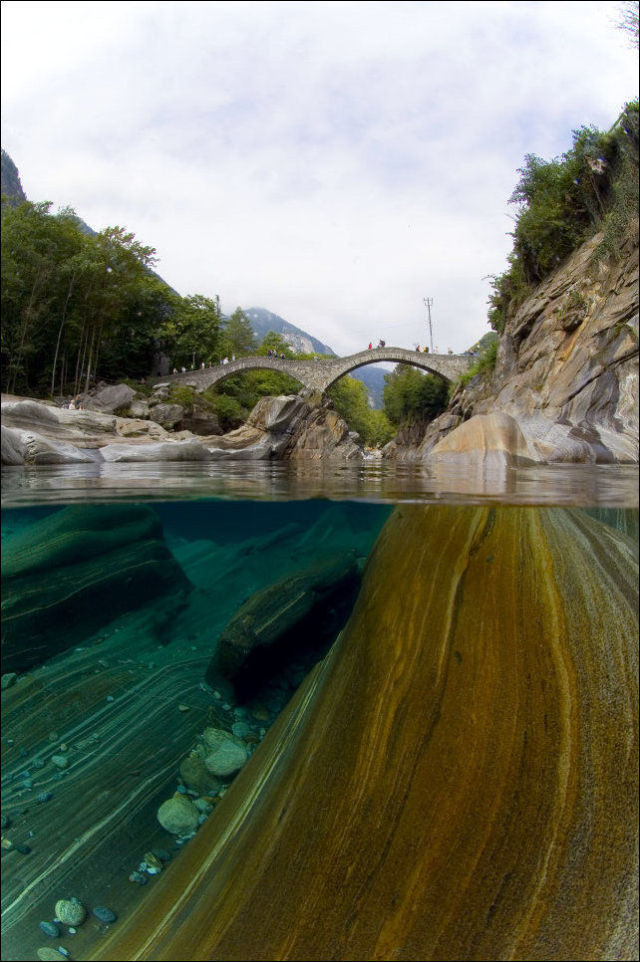 Fotógrafo captura a beleza cristalina de rio suíço 11