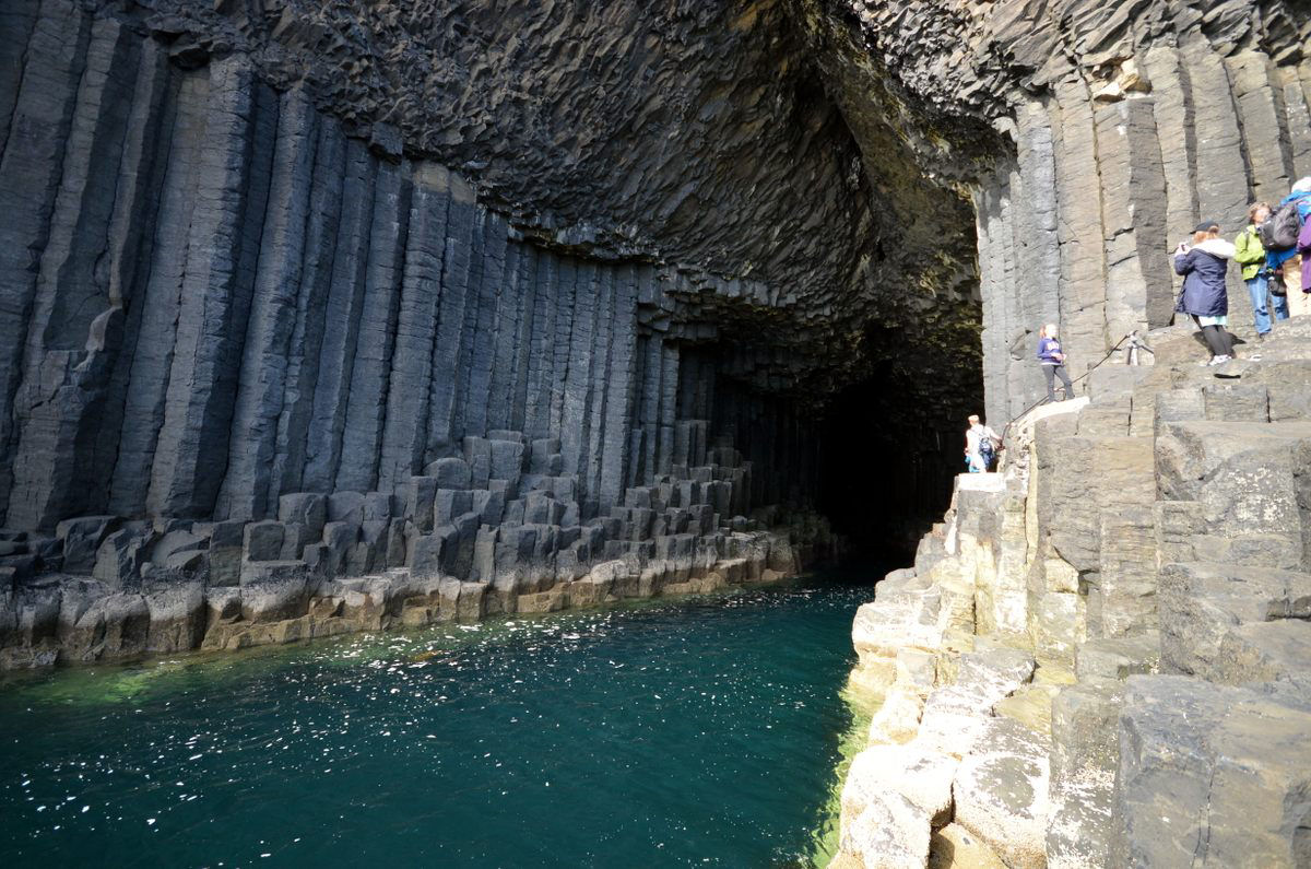 Fingal, a caverna surpreendentemente geomtrica que inspirou de Jlio Verne a Pink Floyd