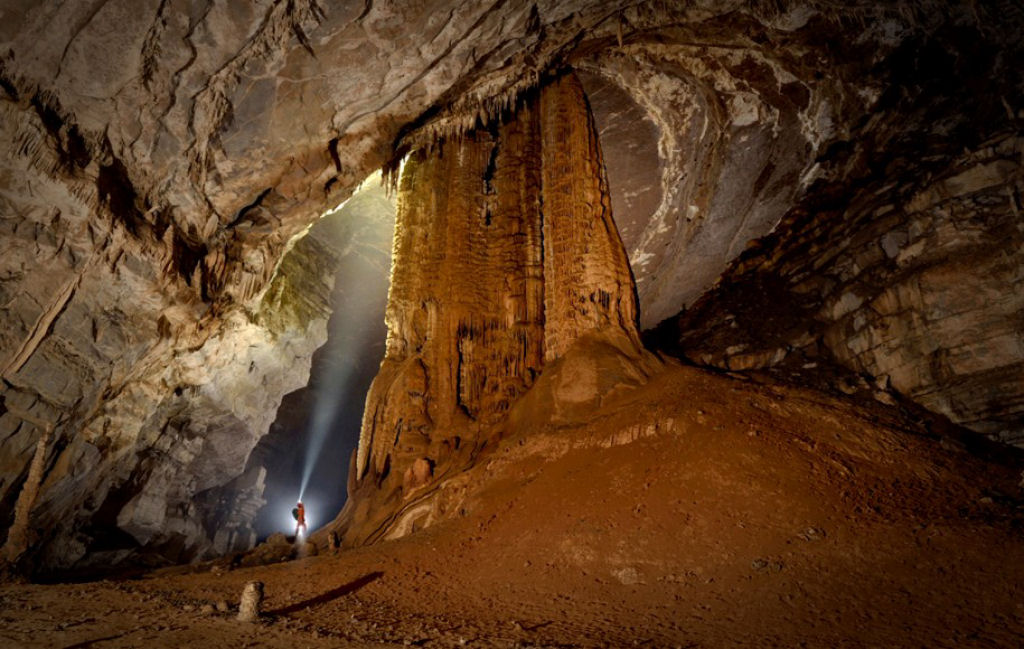 Este fotógrafo capta as imagens mais incríveis das maiores cavernas do mundo 02