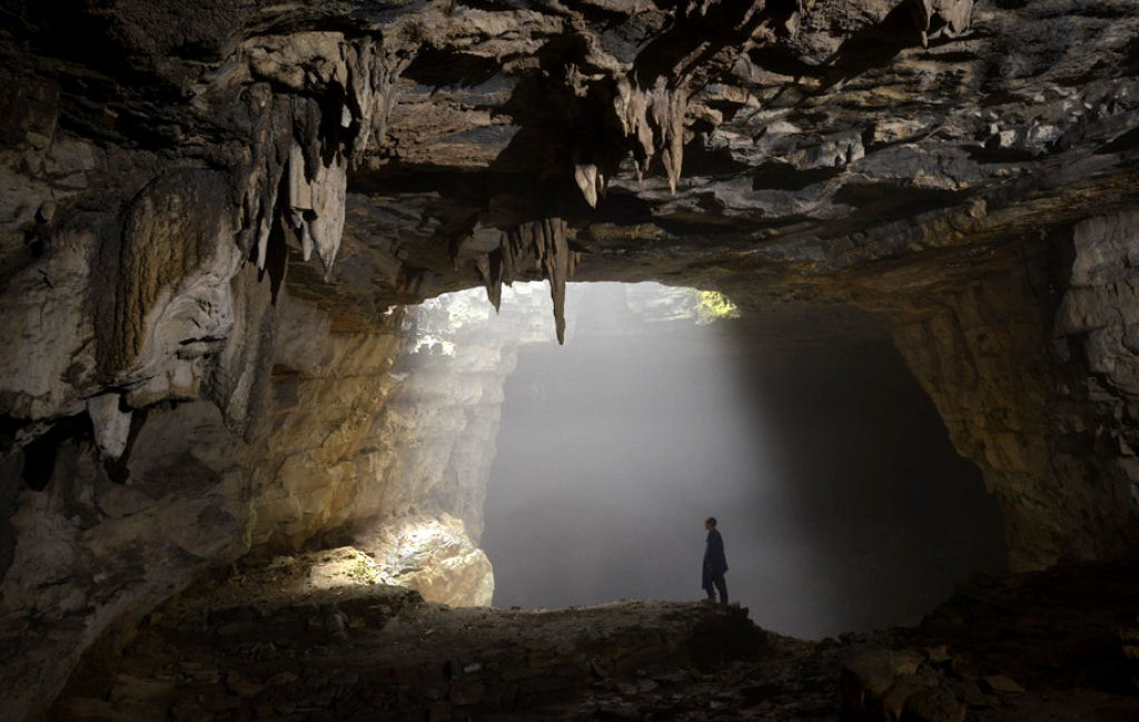 Este fotógrafo capta as imagens mais incríveis das maiores cavernas do mundo 03