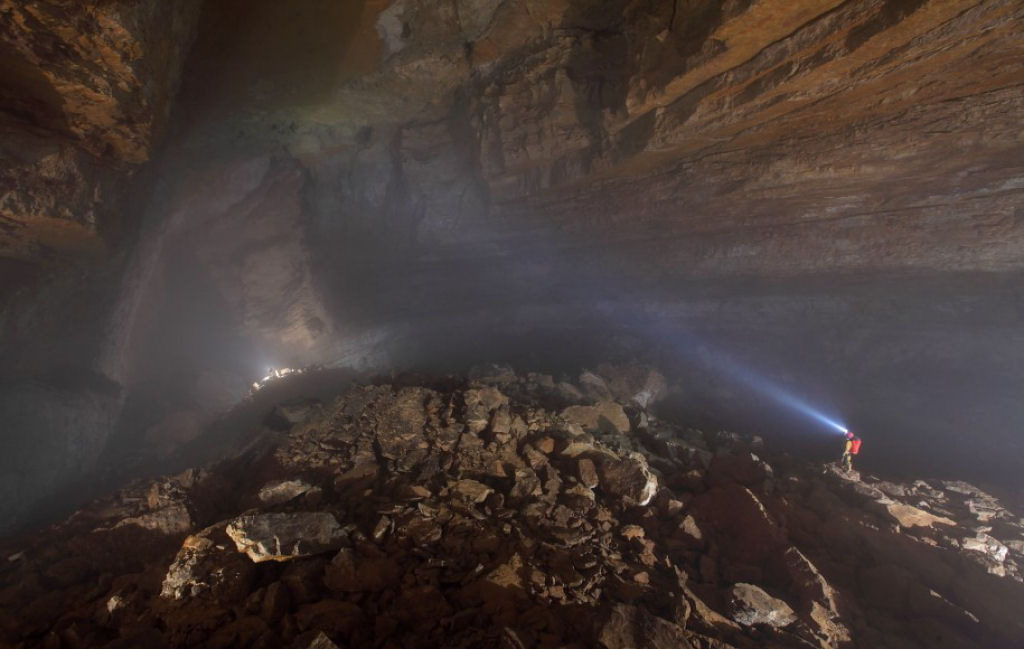 Este fotógrafo capta as imagens mais incríveis das maiores cavernas do mundo 04