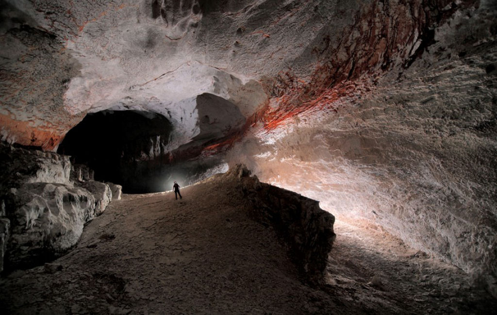 Este fotógrafo capta as imagens mais incríveis das maiores cavernas do mundo 05