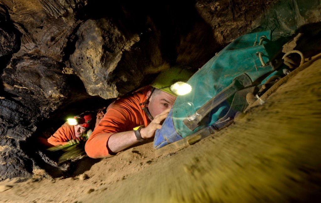 Este fotógrafo capta as imagens mais incríveis das maiores cavernas do mundo 09