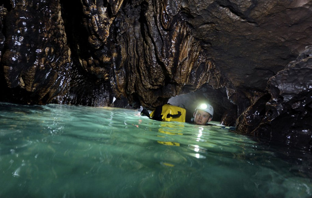 Este fotógrafo capta as imagens mais incríveis das maiores cavernas do mundo 12