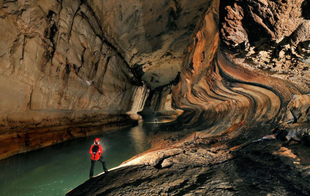 Este fotógrafo capta as imagens mais incríveis das maiores cavernas do mundo 15