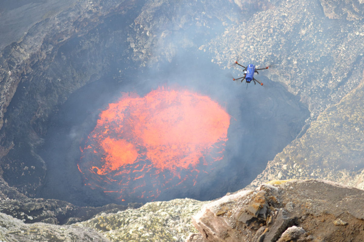 Alguns drones azarados mostram como é o interior de um vulcão