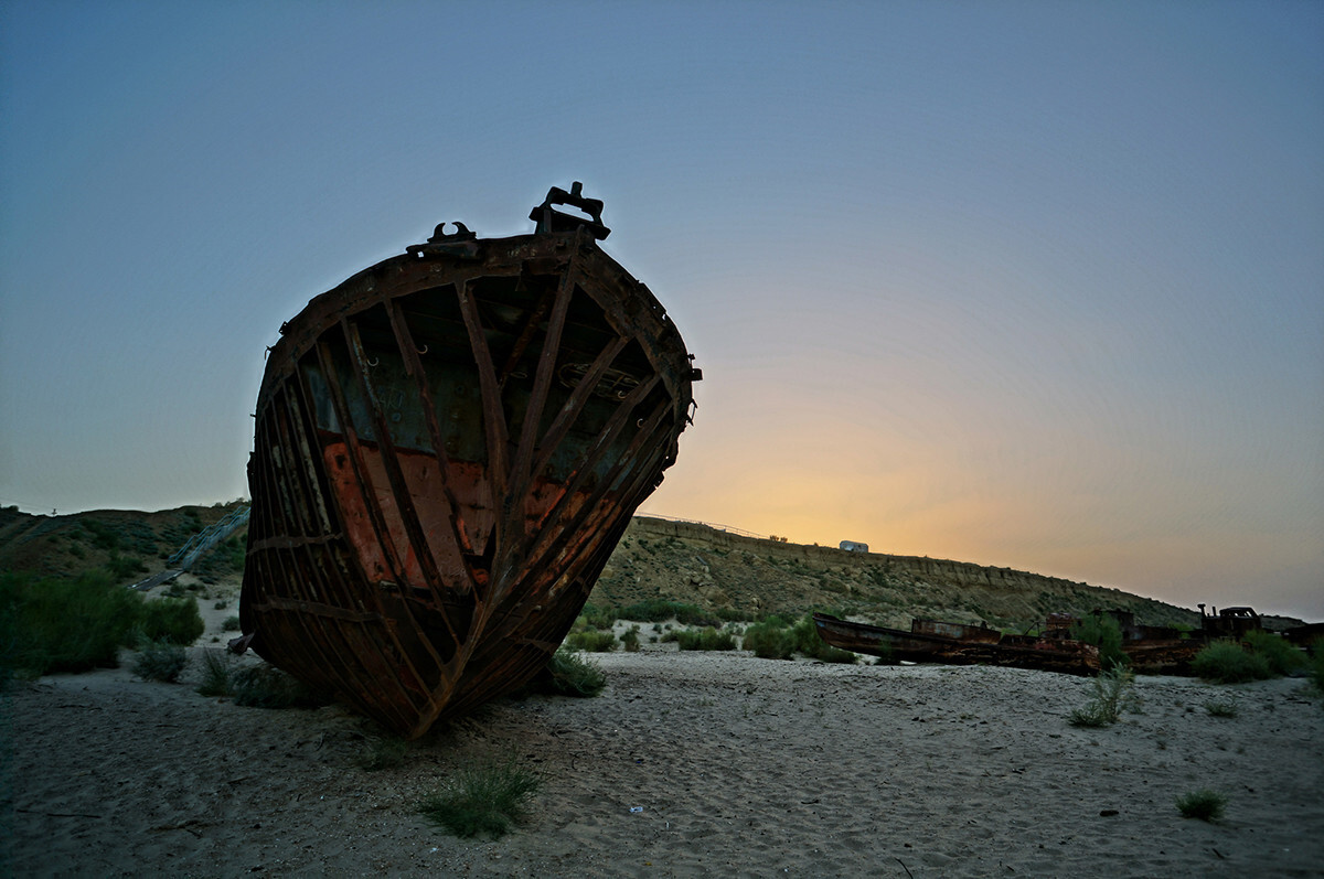 Barcos encalhados a milhares de quilômetros da costa: o que o Mar de Aral diz sobre o futuro