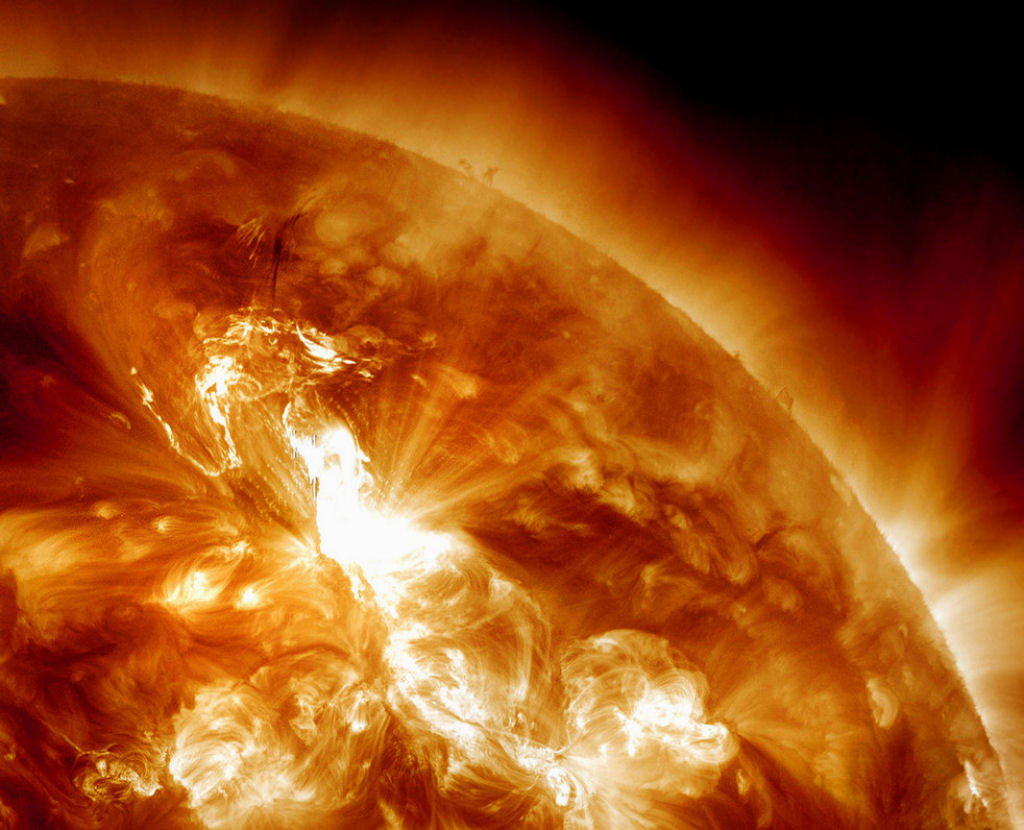 Enorme erupção solar gera a maior tormenta de radiação em 7 anos 01