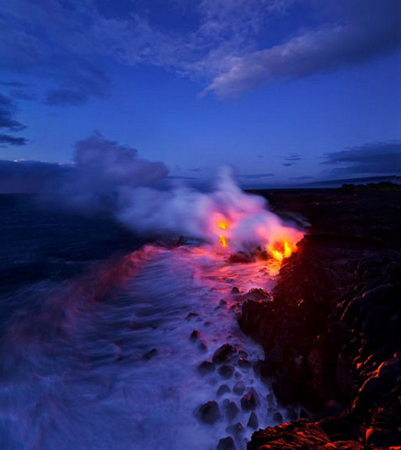 Fotógrafo arrisca a vida para tirar fotos do vulcão mais ativo do mundo 02