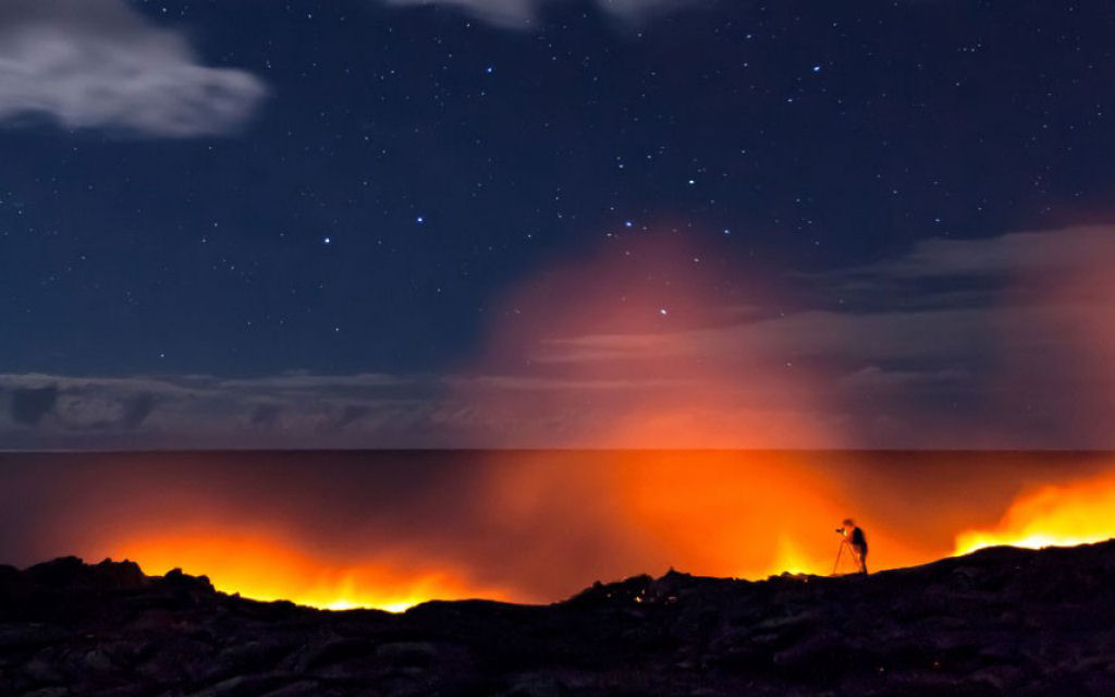 Fotógrafo arrisca a vida para tirar fotos do vulcão mais ativo do mundo 03