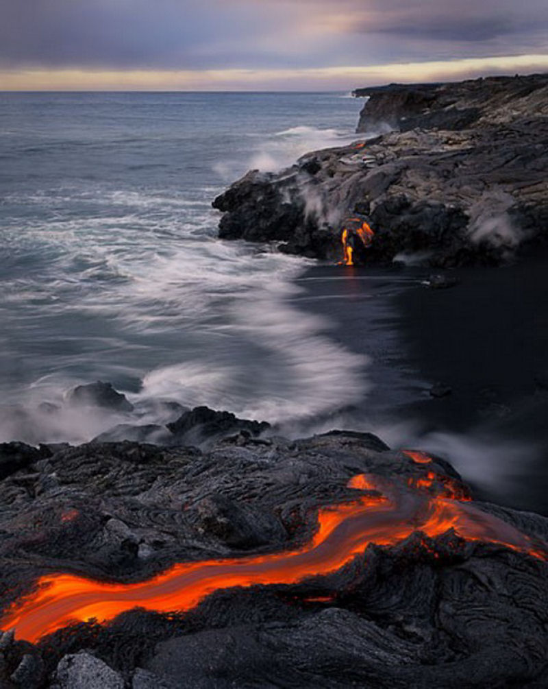 Fotógrafo arrisca a vida para tirar fotos do vulcão mais ativo do mundo 04