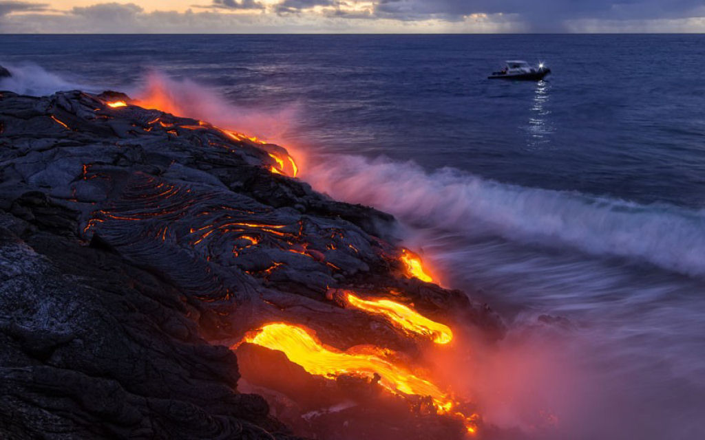 Fotógrafo arrisca a vida para tirar fotos do vulcão mais ativo do mundo 06