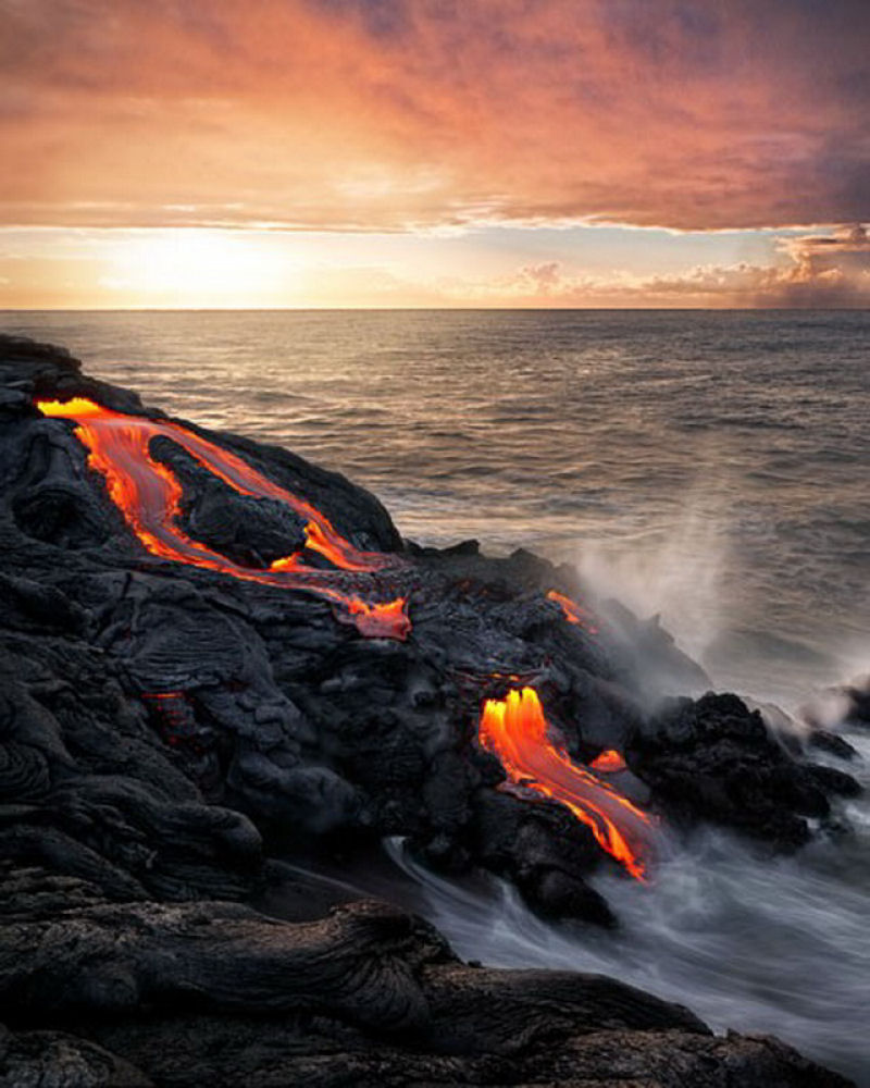 Fotógrafo arrisca a vida para tirar fotos do vulcão mais ativo do mundo 10