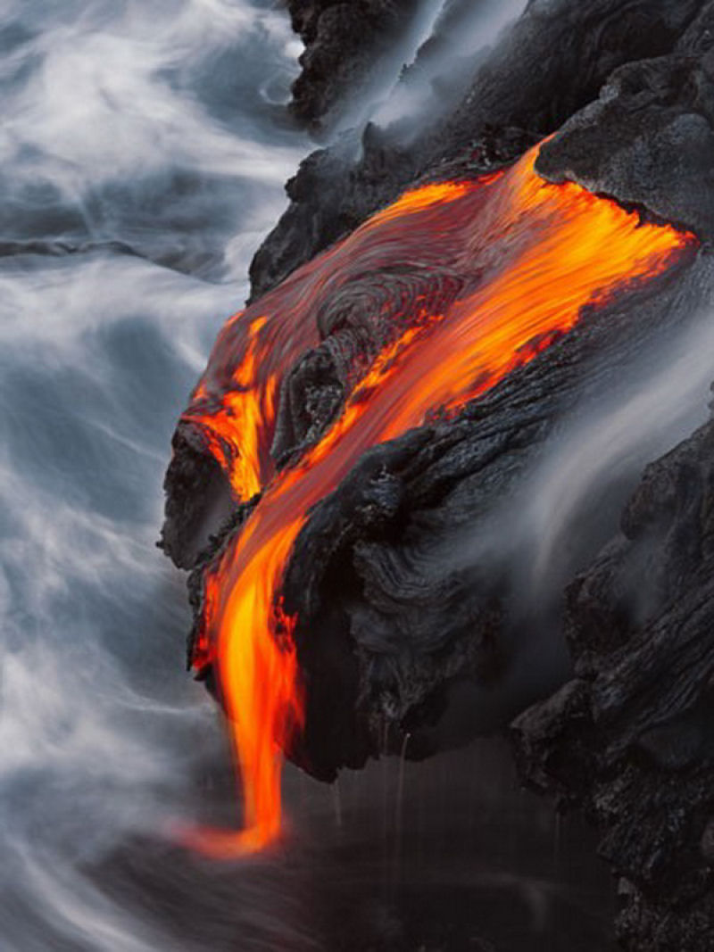 Fotógrafo arrisca a vida para tirar fotos do vulcão mais ativo do mundo 12