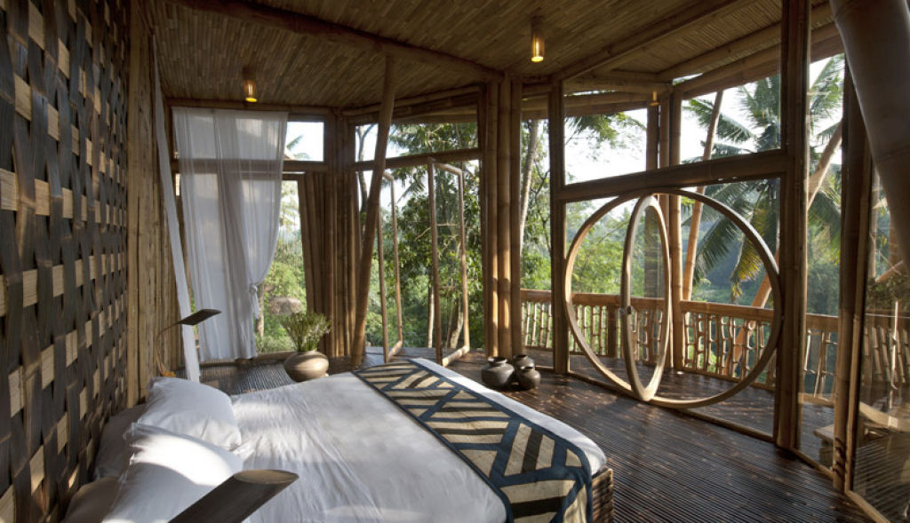 Incrvel hotel feito integralmente de bambu em Bali 03