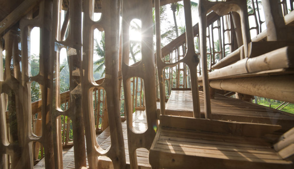 Incrvel hotel feito integralmente de bambu em Bali 06