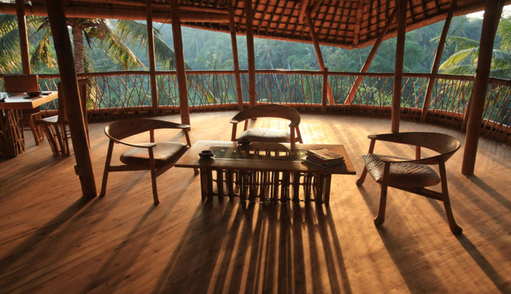 Incrvel hotel feito integralmente de bambu em Bali 11