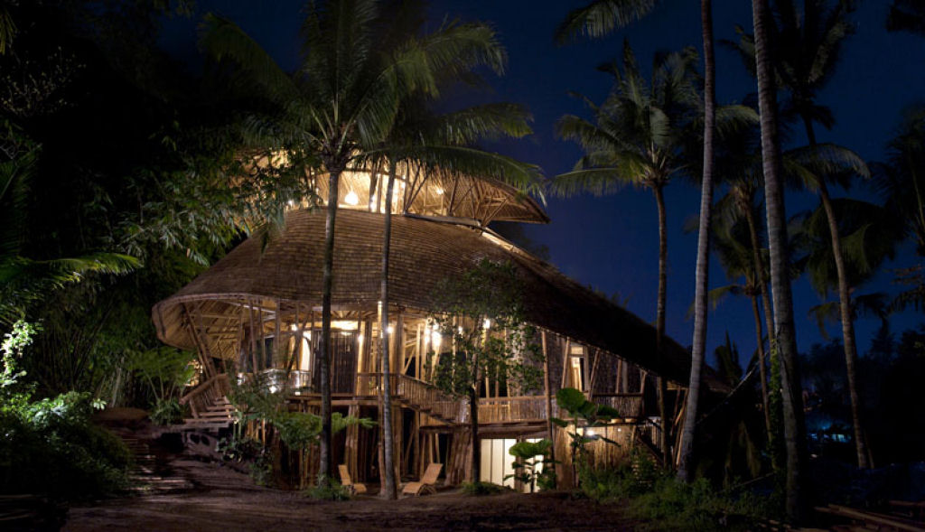 Incrvel hotel feito integralmente de bambu em Bali 13