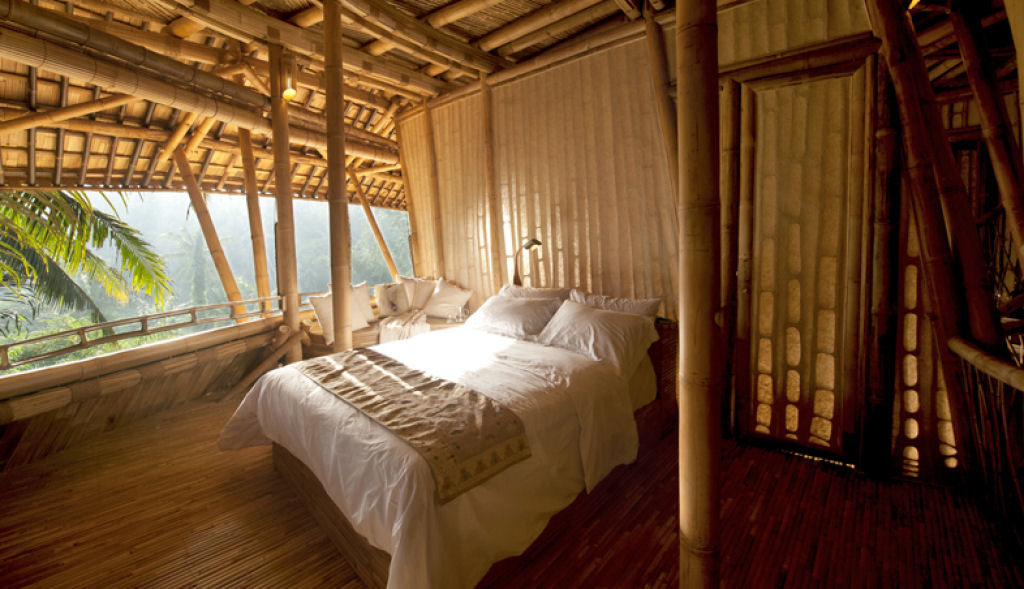 Incrvel hotel feito integralmente de bambu em Bali 16